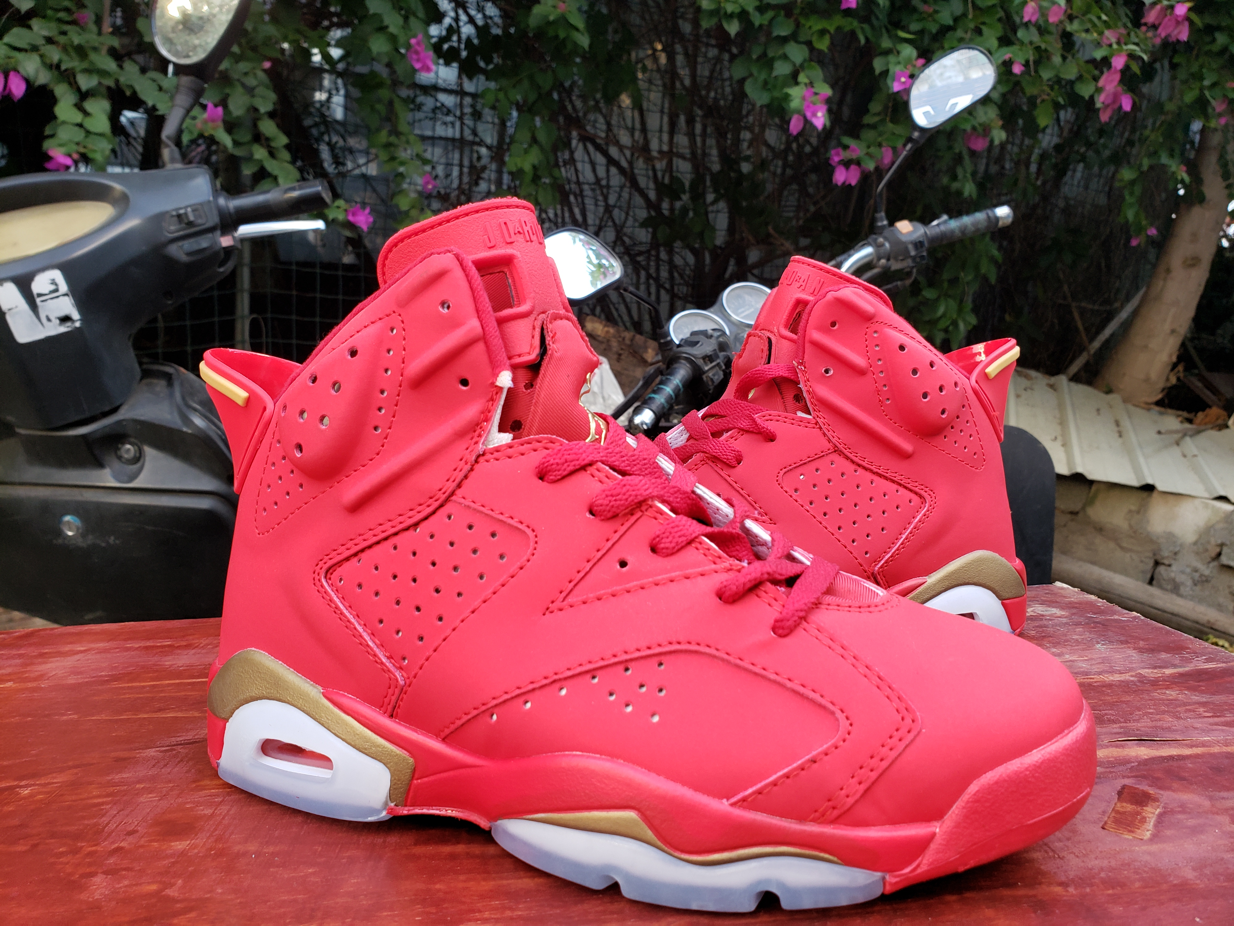 Air Jordan 6 Red Gold